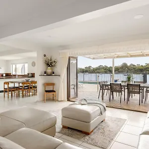 Riverfront With Jetty, Ideal For Families Holiday home Noosa Heads
